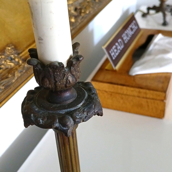 Pair of antique brass or bronze candlestick table lamps. - Picture 4 of 11